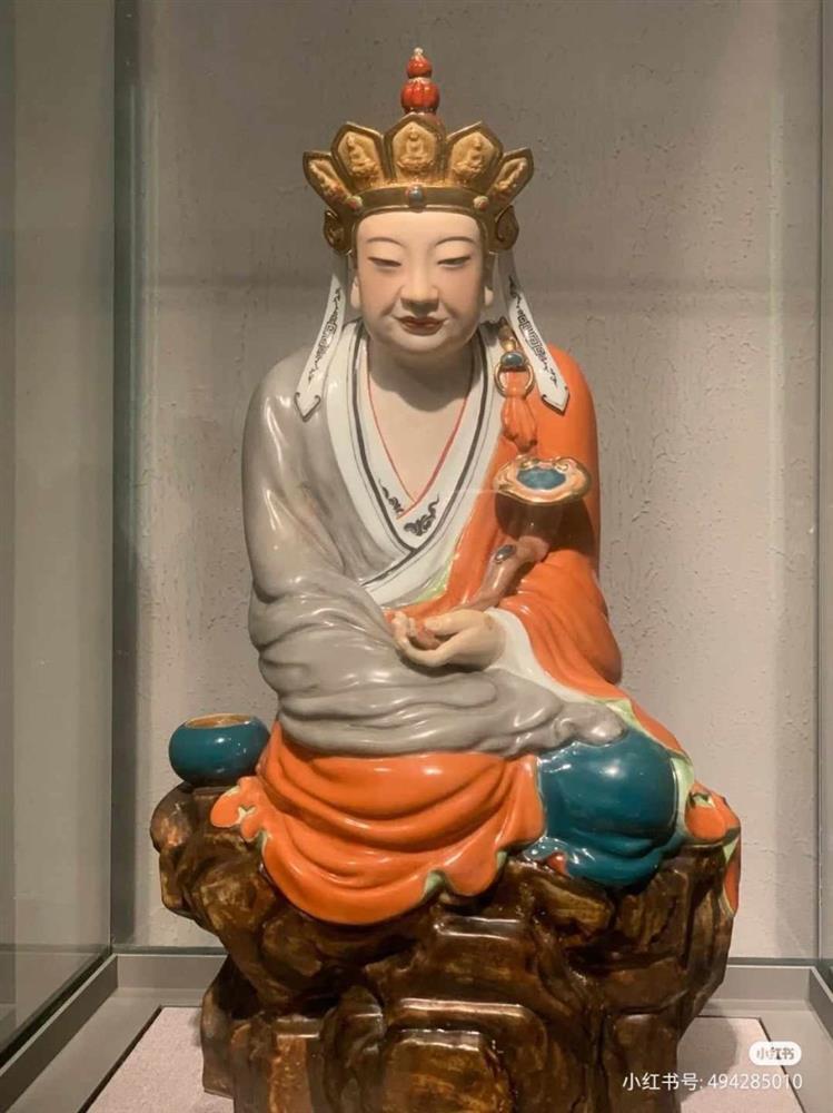 Bức tượng La Hán gây sốt trên mạng với biểu cảm lạ-2