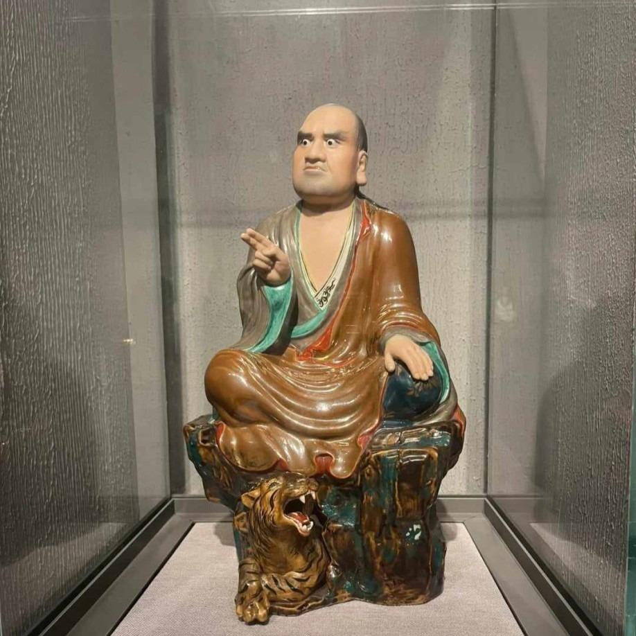 Bức tượng La Hán gây sốt trên mạng với biểu cảm lạ-3