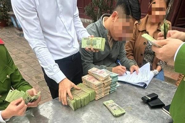 Bị ném 1,2 tỷ đồng vào xe như bà bán trứng nhưng không trả, có bị phạt?-3