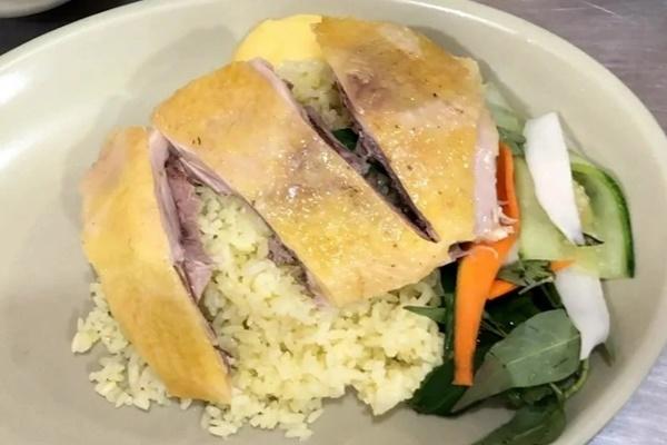 Số người nhập viện sau khi ăn cơm gà ở Nha Trang tăng chóng mặt-2