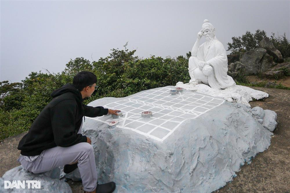 Đỉnh Bàn Cờ hot, khách ùn ùn đến chụp ảnh sau khi Bill Gates ghé thăm-3