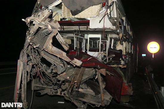 Vụ tai nạn trên cao tốc Cam Lộ - La Sơn 2 người chết: Bắt giam 2 tài xế