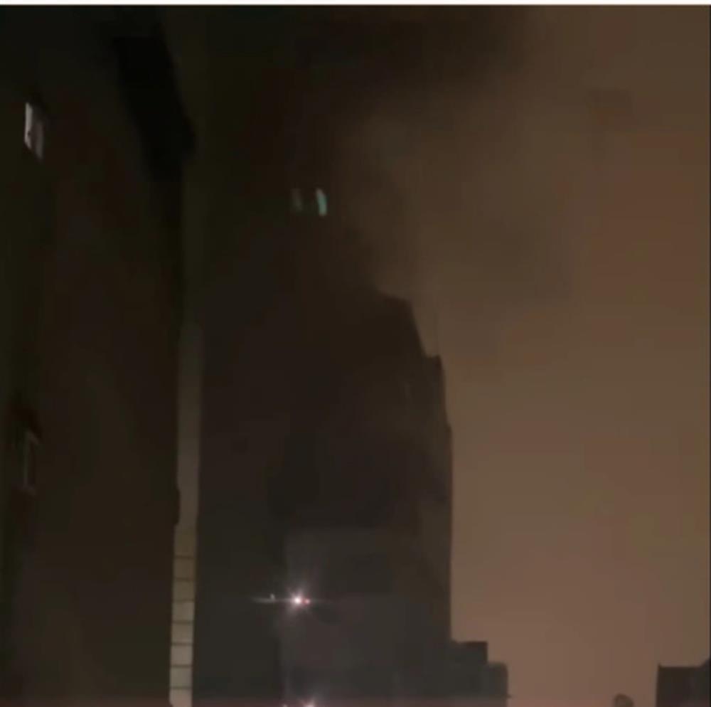Cháy nhà trọ 6 tầng ở Hà Nội, nhiều người hốt hoảng la hét-1