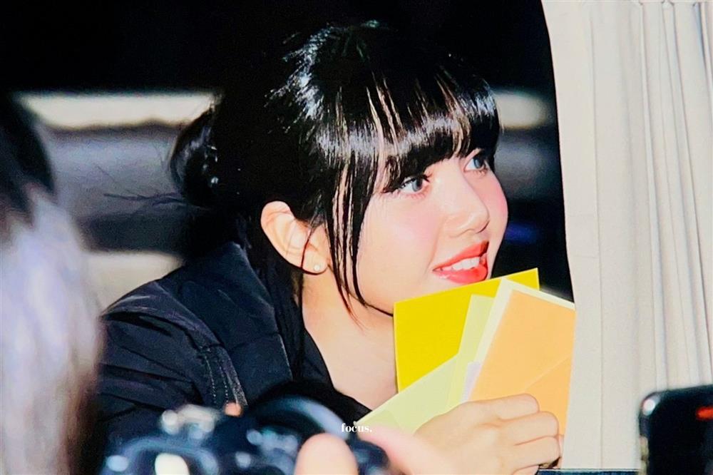 Lisa tiết lộ nguồn gốc tên công ty riêng, thẳng thắn từ chối khéo một yêu cầu từ fan-5