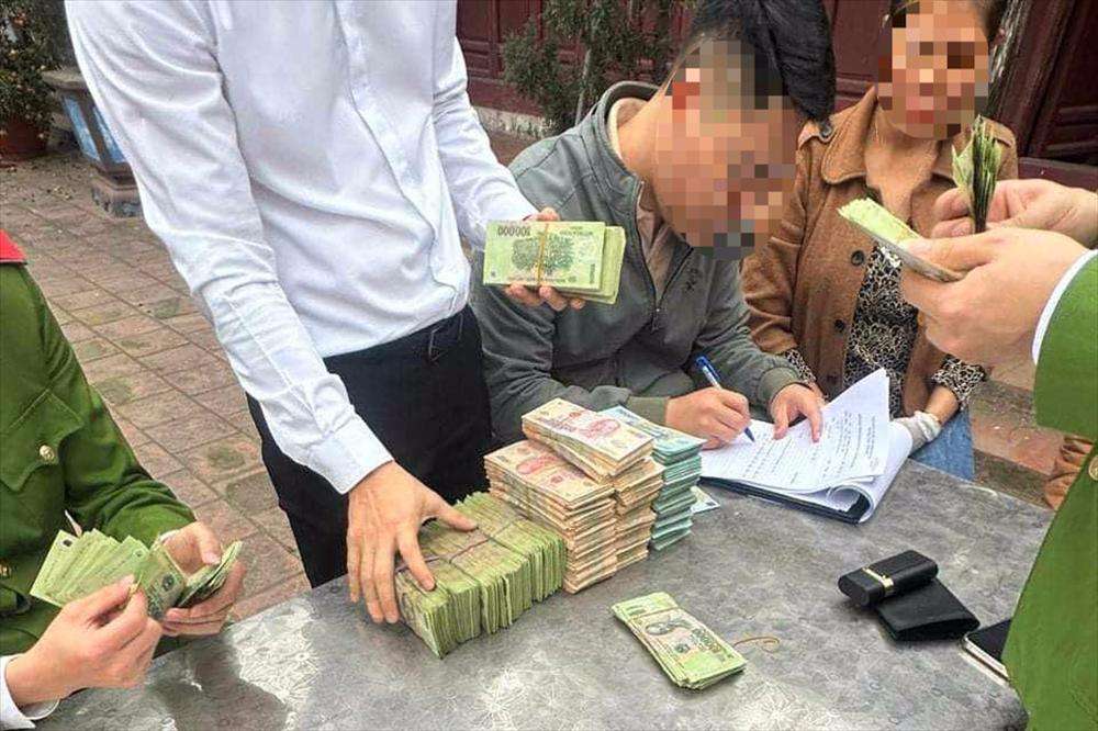 Bị ném 1,2 tỷ đồng vào xe như bà bán trứng nhưng không trả, có bị phạt?-2