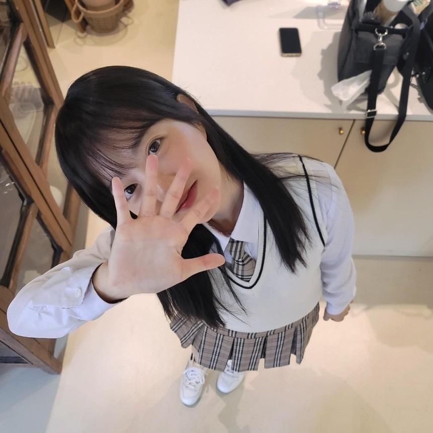 Nữ diễn viên U35 nhìn như nữ sinh cấp 3 nhờ học theo cách của Song Joong Ki-1