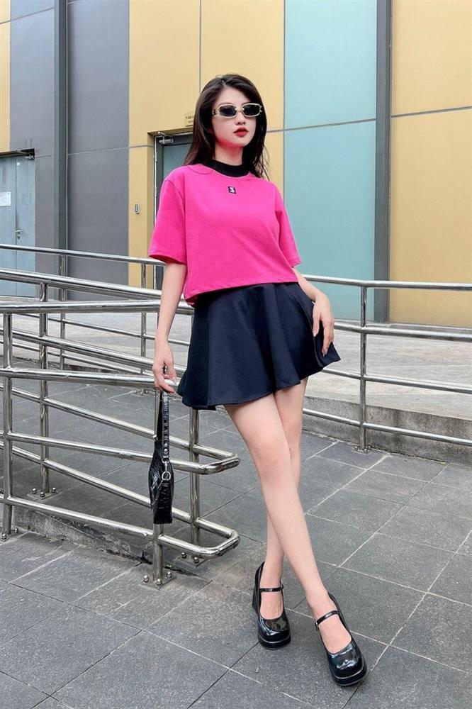 Những kiểu chân váy ngắn giúp phụ nữ trên 40 ‘hack tuổi’-6