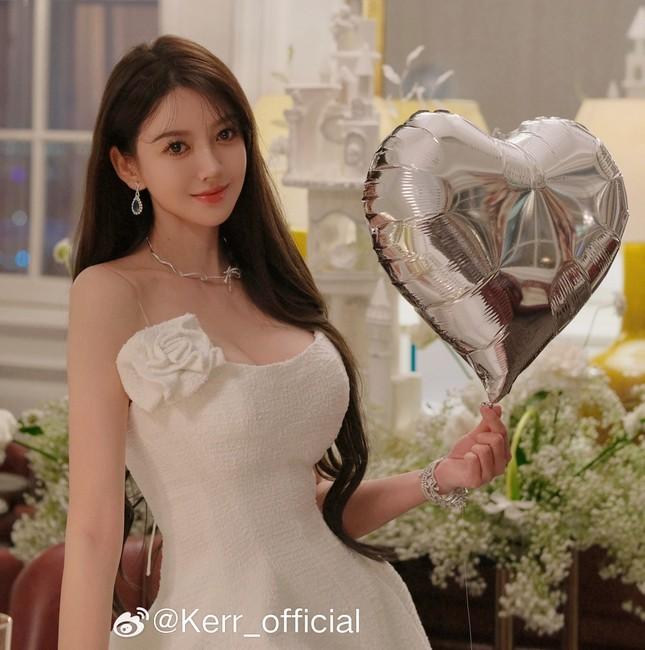 Huỳnh Hiểu Minh yêu chiều bạn gái mới-3