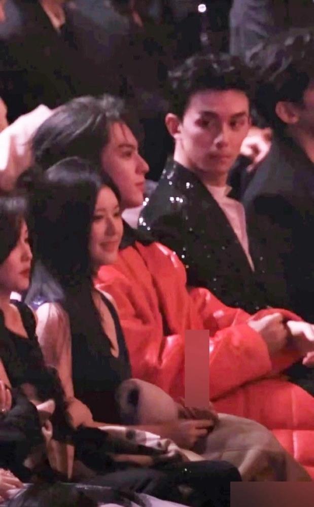 Sau thời gian giữ im lặng, Triệu Lộ Tư và Ngô Lỗi gây sốt khi để lộ bằng chứng hẹn hò-3