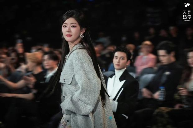 Sau thời gian giữ im lặng, Triệu Lộ Tư và Ngô Lỗi gây sốt khi để lộ bằng chứng hẹn hò-4