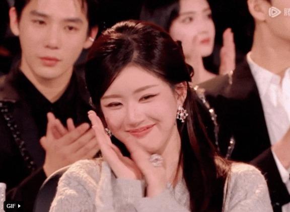 Sau thời gian giữ im lặng, Triệu Lộ Tư và Ngô Lỗi gây sốt khi để lộ bằng chứng hẹn hò-7