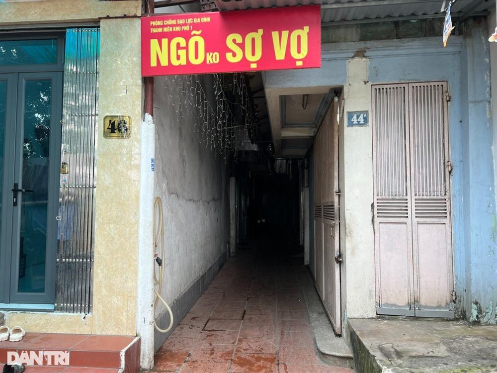 Tấm biển ngõ không sợ vợ ở Hà Nội bị gỡ sau khi gây sốt mạng xã hội-1