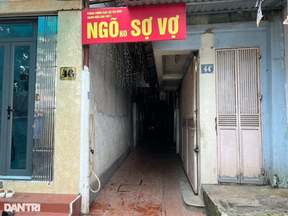 Tấm biển ngõ không sợ vợ ở Hà Nội bị gỡ sau khi gây sốt mạng xã hội-1