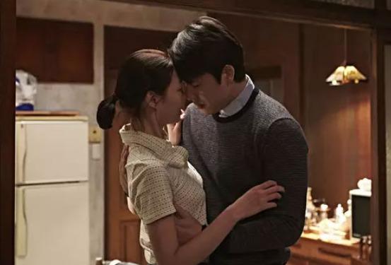 Gái U30 săn chồng giàu, đang cao trào đêm tân hôn, tôi bủn rủn tay chân khi chồng yêu cầu-1