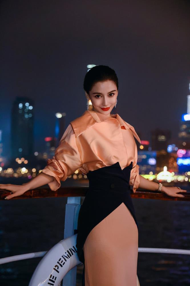 Angelababy khoe vai trần quyến rũ, được khen nhan sắc yêu kiều, thanh lịch hậu thời gian ở ẩn-4