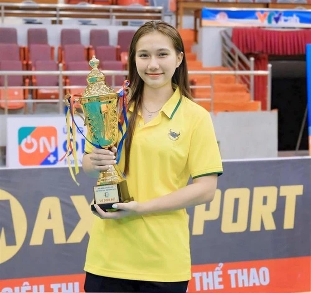 Hot girl bóng chuyền 18 tuổi cao 1,73m, thần thái như hoa hậu-1