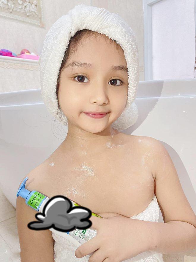 Có hào quang hoa hậu từ năm 6 tuổi, bản sao nữ chính Chiếc Lá Cuốn Bay chỉ lo kiếm tiền, CĐM thương cảm vì mất tuổi thơ-6