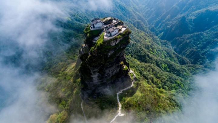 Chùa cổ tọa lạc trên đỉnh núi 2.500 mét ở Trung Quốc, được ví như tiên cảnh hạ giới-2