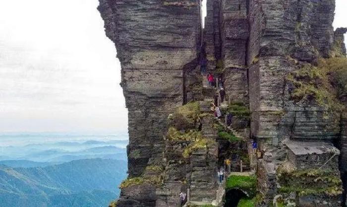 Chùa cổ tọa lạc trên đỉnh núi 2.500 mét ở Trung Quốc, được ví như tiên cảnh hạ giới-7