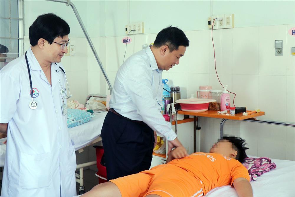 Hơn 220 người nhập viện, chủ quán cơm gà ở Nha Trang xin nhận trách nhiệm-1