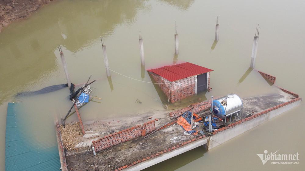 Chủ căn nhà bị sông Cầu nuốt chửng: Giây phút đó tôi chỉ biết ôm mặt khóc-3