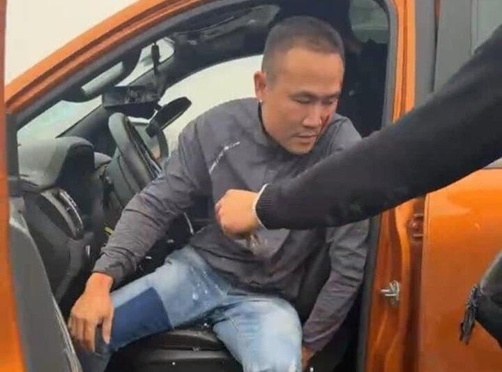 Tạm giữ tài xế bán tải chạy trốn cảnh sát, gây tai nạn liên hoàn ở Hà Nội-2