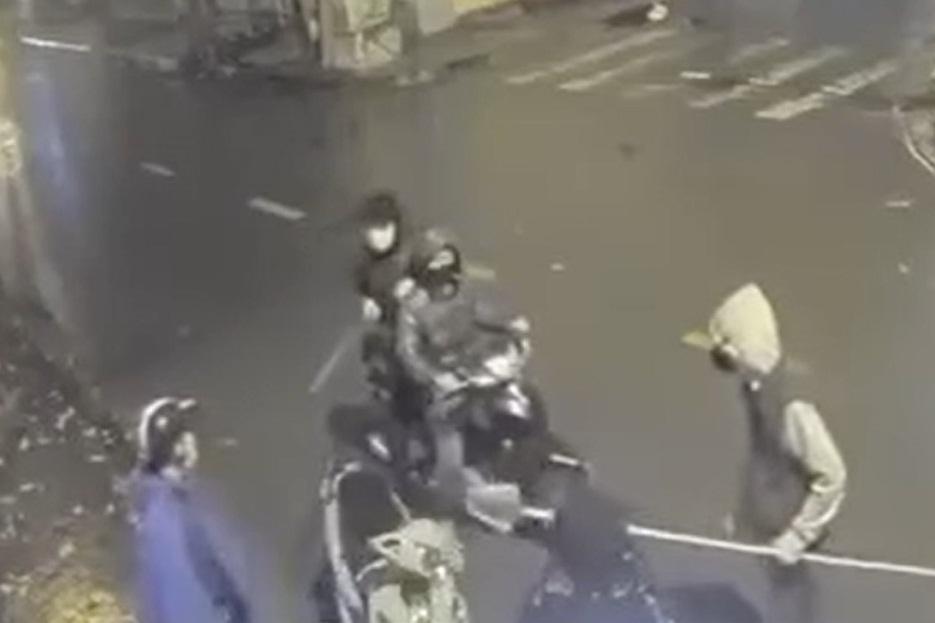 Tạm giam 6 thiếu niên gây ra hàng loạt vụ cướp manh động trong đêm ở Hà Nội-2