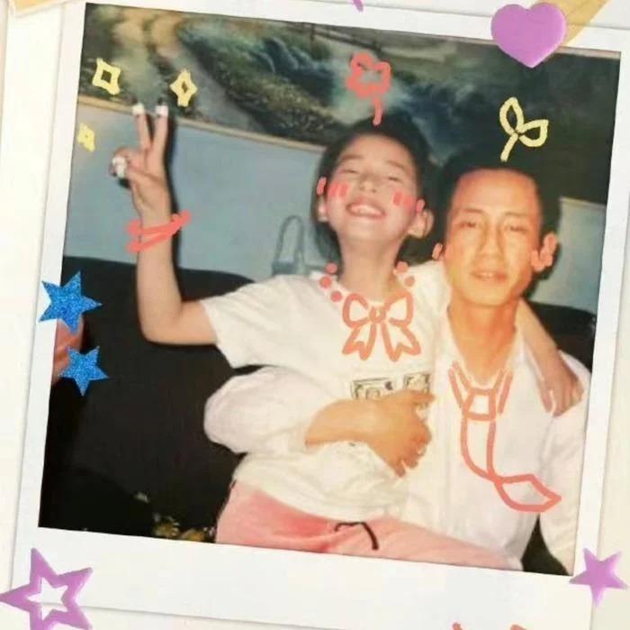 Nhan sắc bố ruột Triệu Lộ Tư khiến dân tình phát sốt, góc nghiêng hoàn hảo được cô nàng hưởng trọn-2