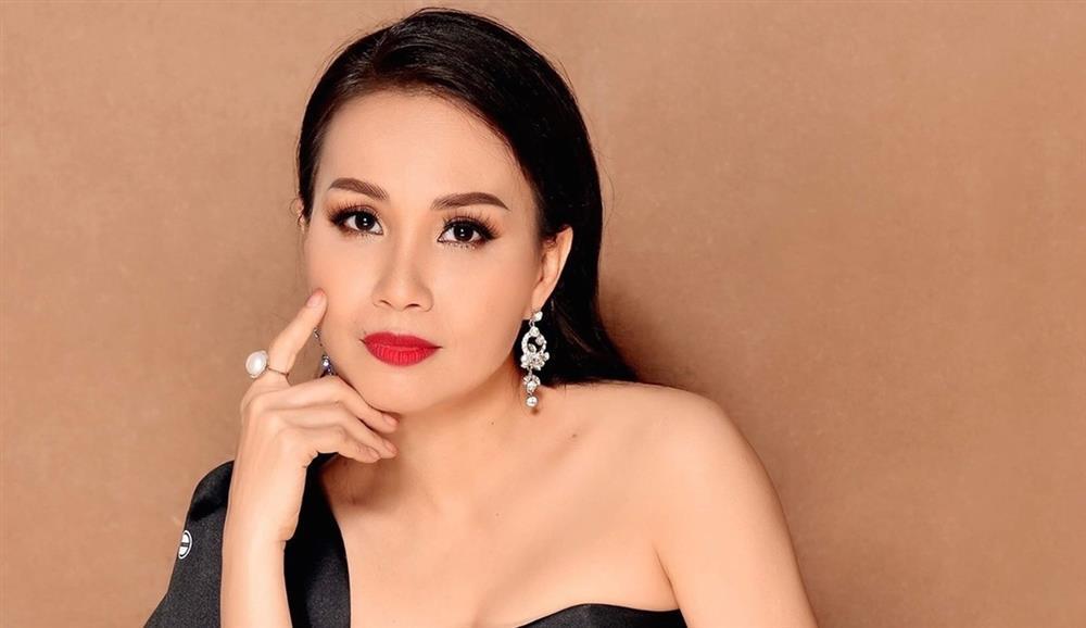 Ca sĩ Cẩm Ly làm nông dân trong biệt thự 20 tỷ đồng-1