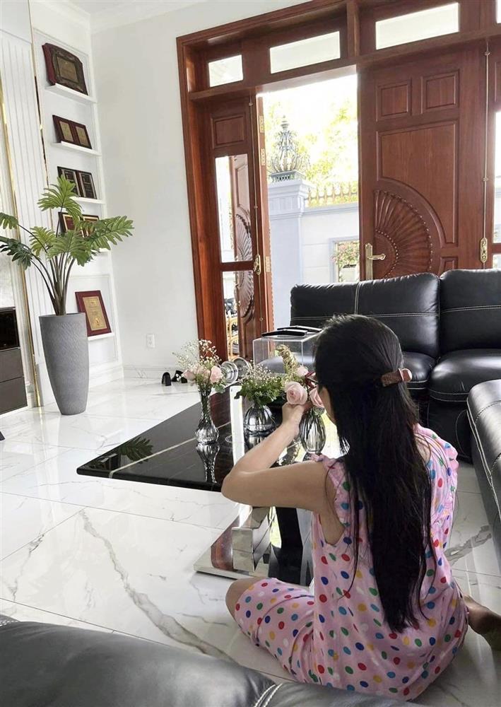 Ca sĩ Cẩm Ly làm nông dân trong biệt thự 20 tỷ đồng-7