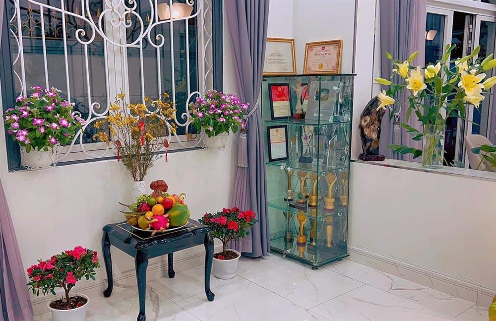 Ca sĩ Cẩm Ly làm nông dân trong biệt thự 20 tỷ đồng-10