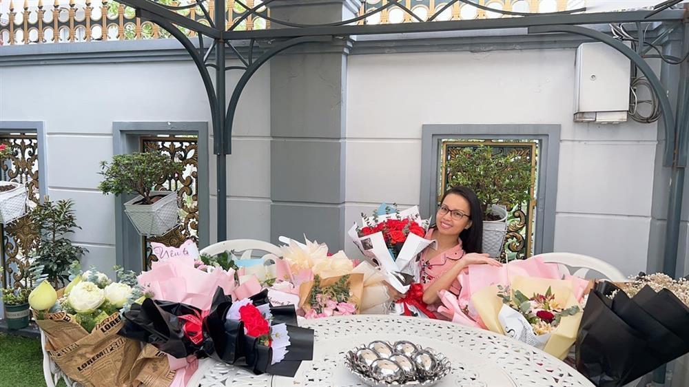 Ca sĩ Cẩm Ly làm nông dân trong biệt thự 20 tỷ đồng-15