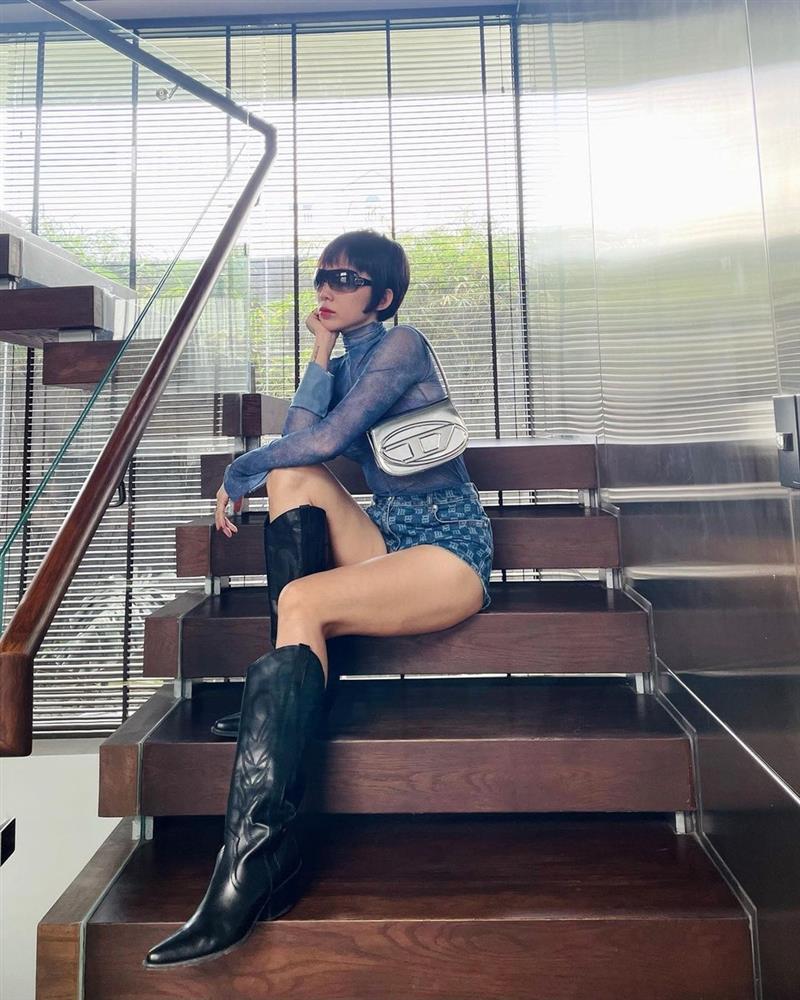 Tóc Tiên ưa chuộng diện váy áo cắt xẻ tôn dáng nóng bỏng-7