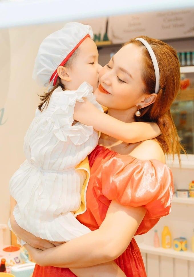 Mỹ nhân Việt không giữ dáng, quyết nuôi con hoàn toàn bằng sữa mẹ-2