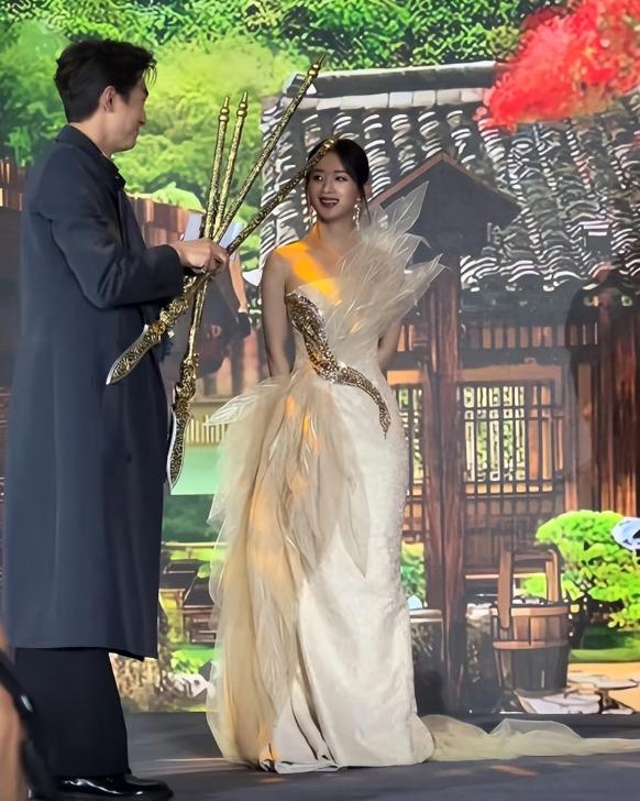 Lâm Canh Tân công khai cưng chiều Triệu Lệ Dĩnh, dân tình nhiệt tình đẩy thuyền-3