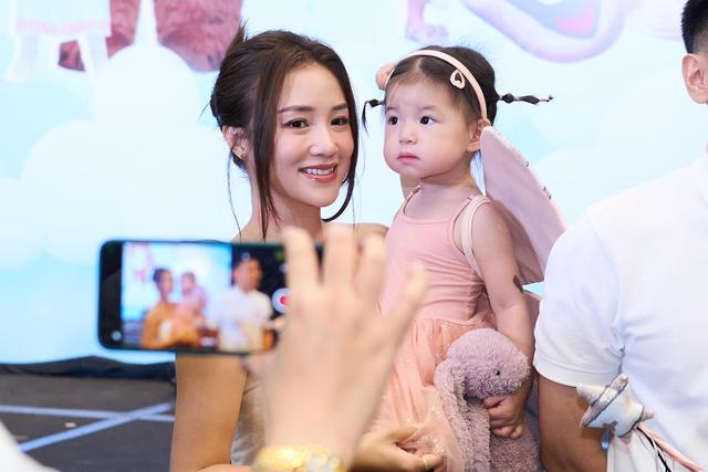 Điều ít biết về em bé Pam – ‘em bé quốc dân hot nhất mạng xã hội’-2