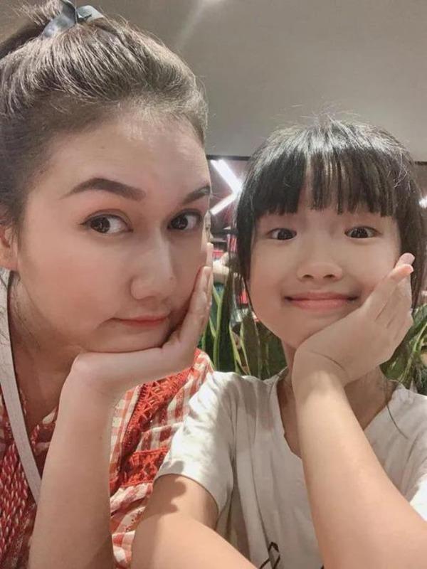 Mỹ nhân vũ trụ VFC làm mẹ đơn thân: Hương Giang mắt to nuôi con gái giỏi giang ai cũng nể phục-8