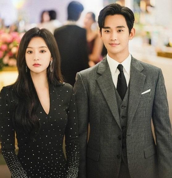 Nhan sắc Kim Ji Won được khen phẫu thuật thẩm mỹ cũng không đẹp bằng-3