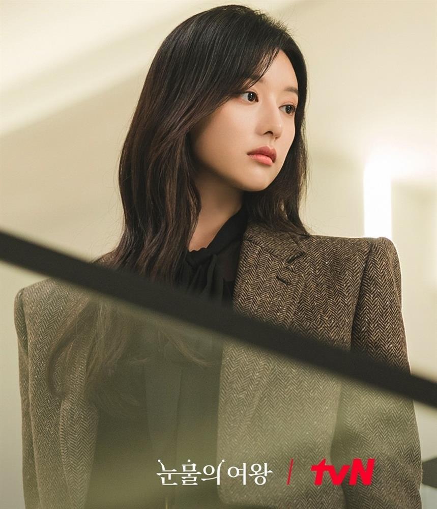 Nhan sắc Kim Ji Won được khen phẫu thuật thẩm mỹ cũng không đẹp bằng-5