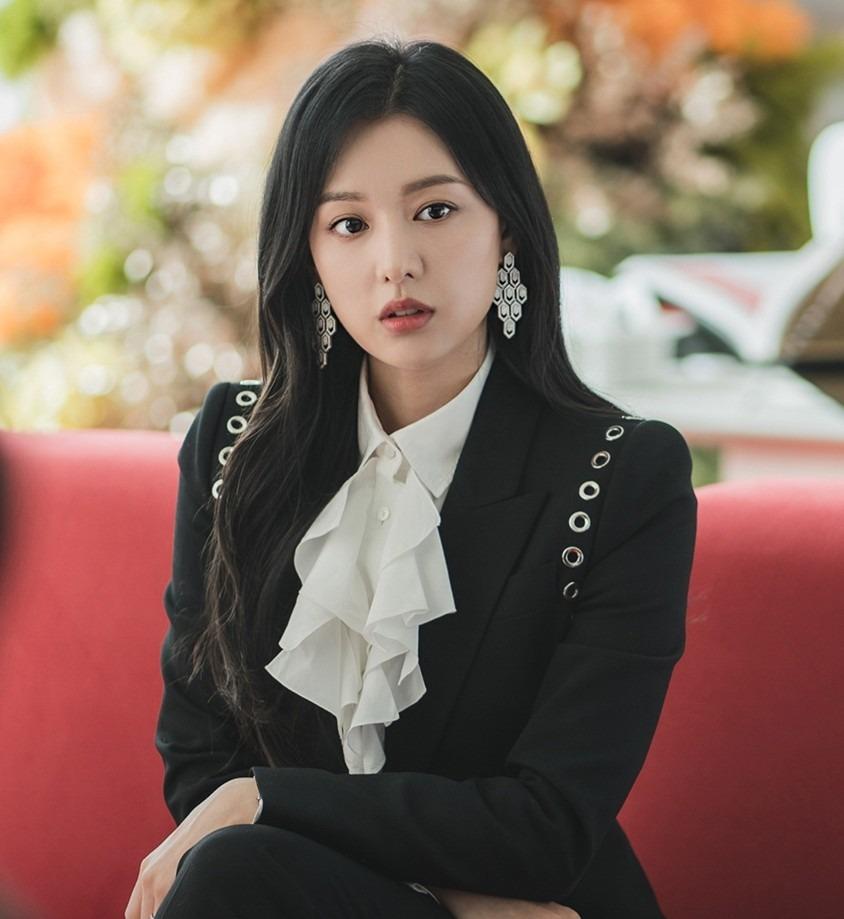 Nhan sắc Kim Ji Won được khen phẫu thuật thẩm mỹ cũng không đẹp bằng-6