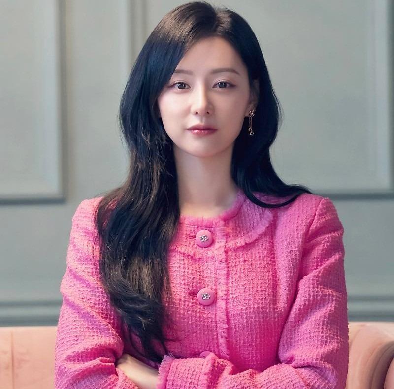 Nhan sắc Kim Ji Won được khen phẫu thuật thẩm mỹ cũng không đẹp bằng-7