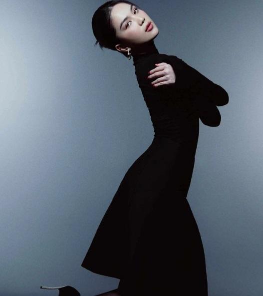 Dù kín đáo vẫn khoe chút thịt da, Ngọc Trinh tung bộ ảnh mới sau biến cố tạm giam-4