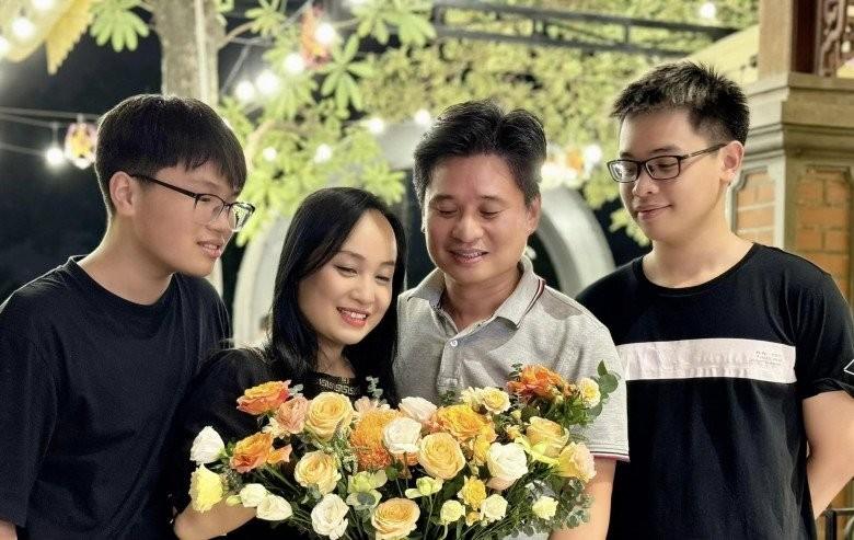 Cặp vợ chồng nghệ sĩ hiếm hoi cùng được phong tặng NSND, đều giữ vai trò lãnh đạo, hôn nhân bền chặt gần 2 thập kỷ-4