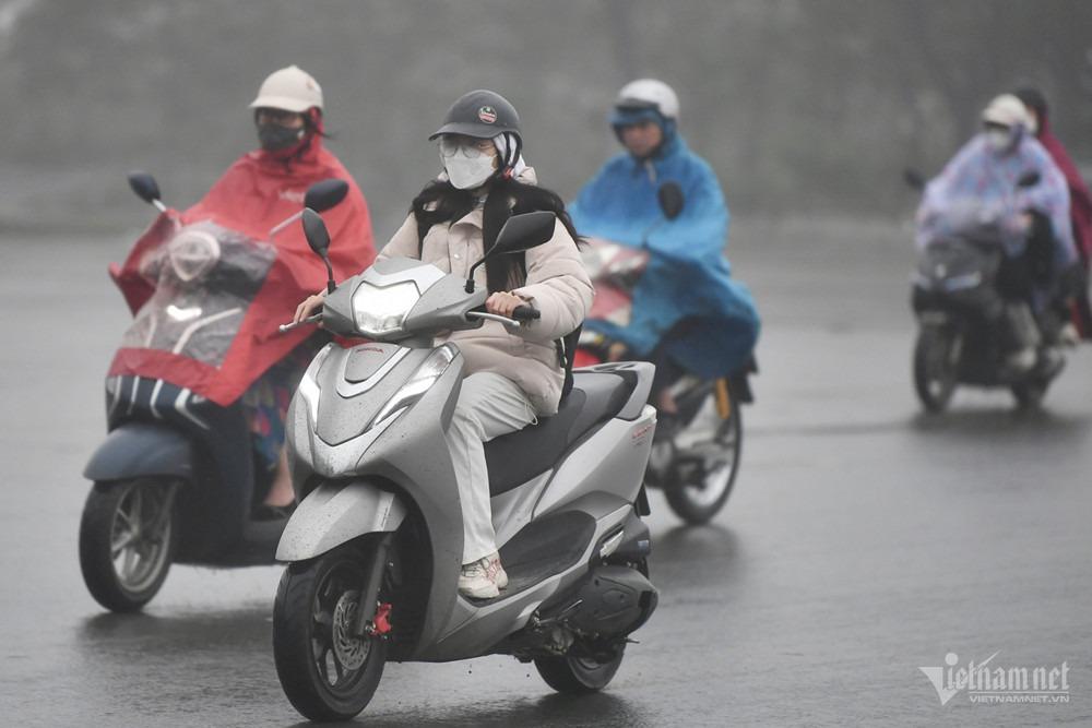 Thời tiết Hà Nội 3 ngày tới: Đón không khí lạnh, hạ liền 5 độ kèm mưa rào-1