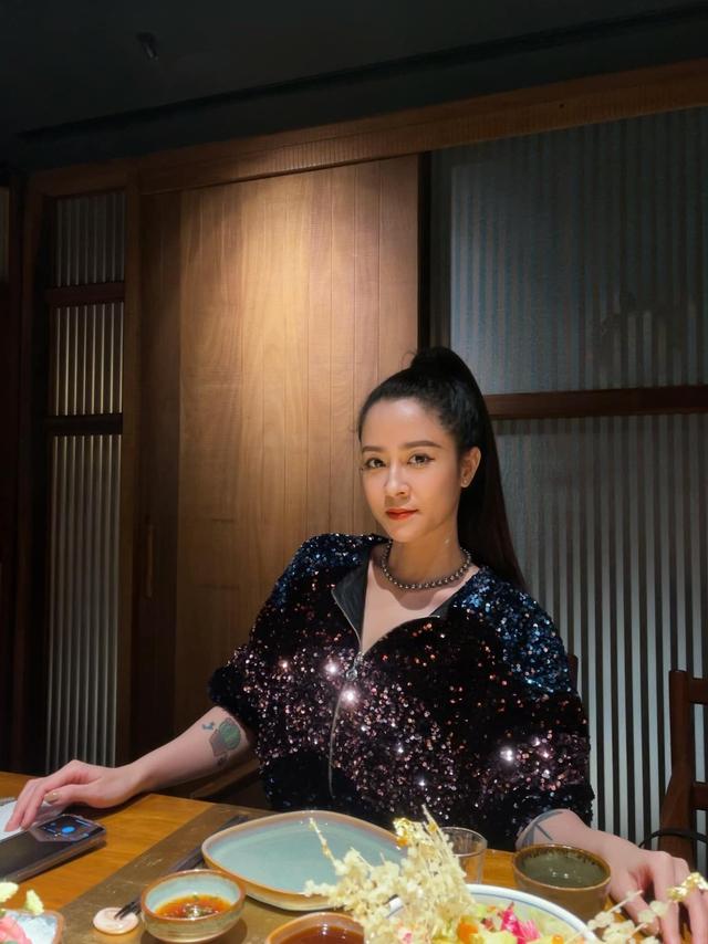 Mỹ nhân vũ trụ VFC làm mẹ đơn thân: Người tình màn ảnh của diễn viên nổi tiếng, một mình nuôi con gái trưởng thành-3