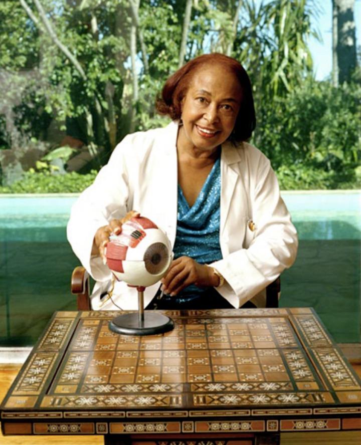 Cuộc đời huy hoàng của nữ bác sĩ da đen đầu tiên nhận 5 bằng sáng chế y học Mỹ-5