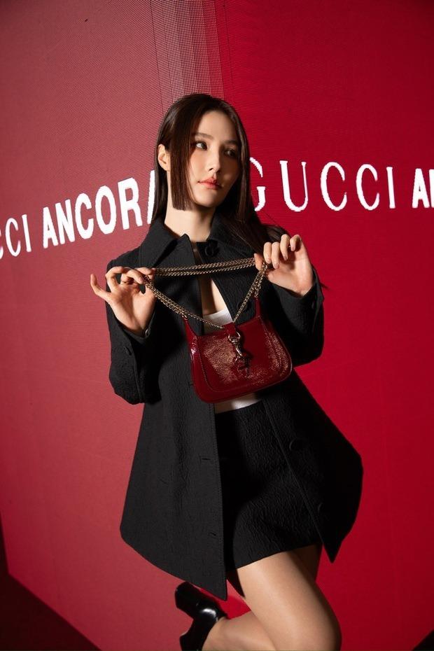 Hà Hồ - Chi Pu gây sốt khi đứng cạnh nhau, nhan sắc cam thường thế nào mà khiến netizens đổ ầm ầm?-6