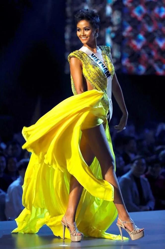 Hoa hậu HHen Niê được chuyên trang nhan sắc quốc tế ca ngợi là nữ hoàng catwalk-1