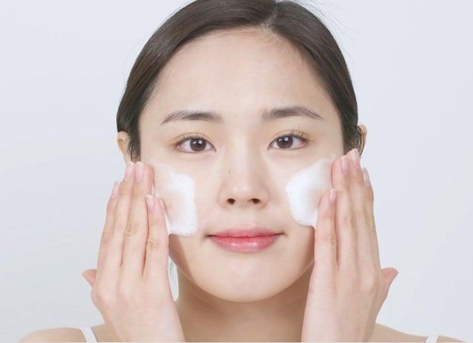 Sai lầm rửa mặt khiến da thô ráp, kém sức sống-3