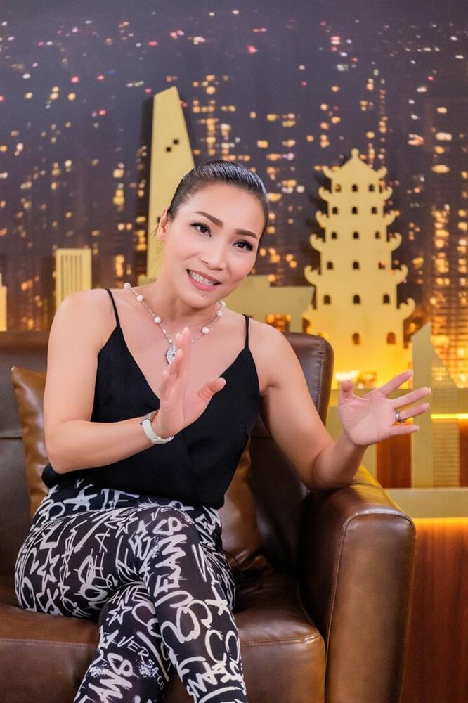 Giọng ca Mắt nai cha cha cha: Chồng thích sự nam tính của tôi-1